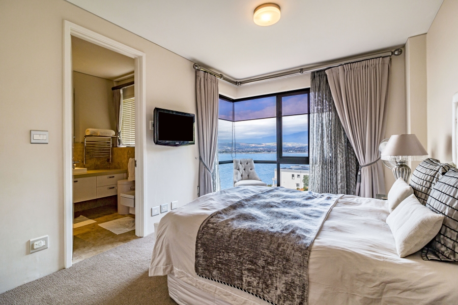 To Let 4 Bedroom Property for Rent in Mountainside Western Cape